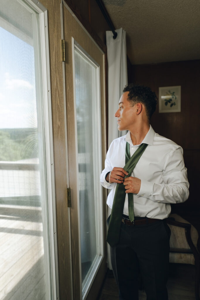 nick-putting-on-tie-scaled